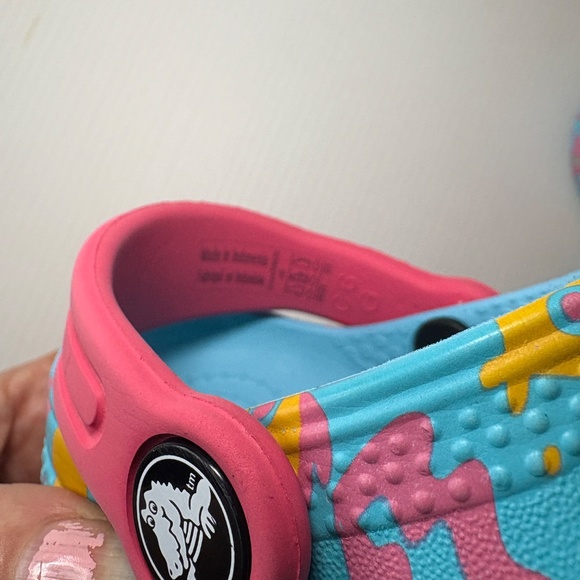 Crocs Classic Island Escape Clog Children's Size 6 Hyper Pink/Multicolor/Blue - Picture 7 of 10